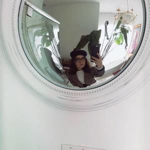 Meet your Posher, Roxanne